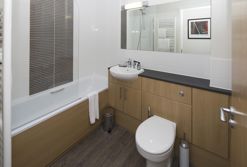 House Of Fisher - Beneficial House Bracknell Phòng bức ảnh