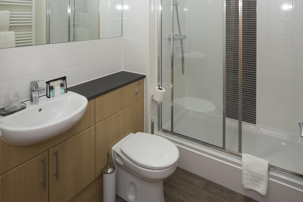 House Of Fisher - Beneficial House Bracknell Phòng bức ảnh