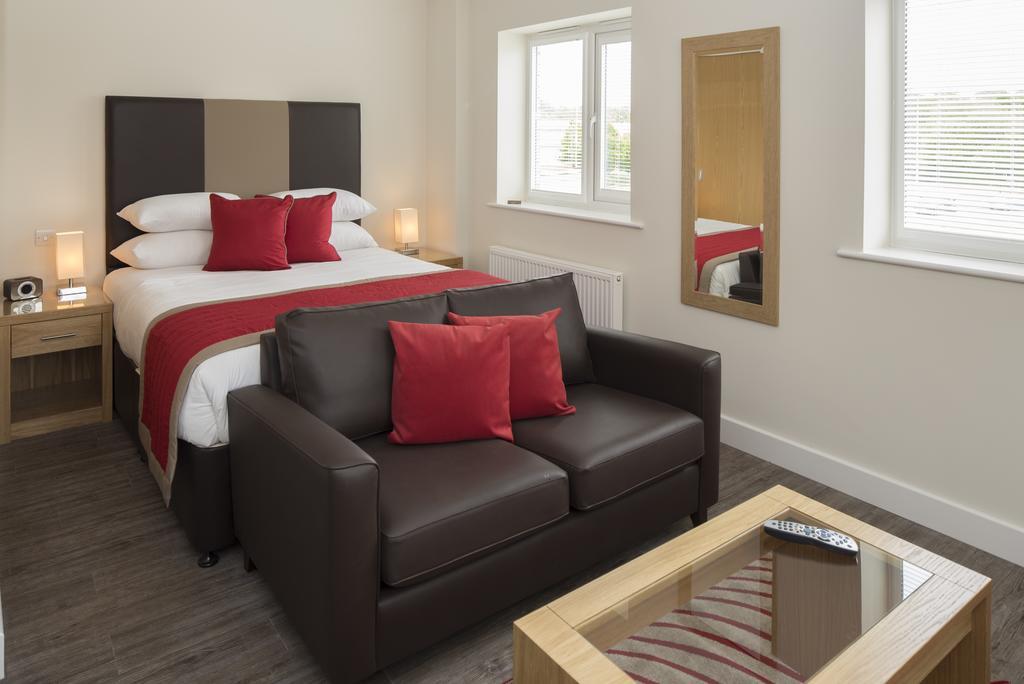 House Of Fisher - Beneficial House Bracknell Phòng bức ảnh