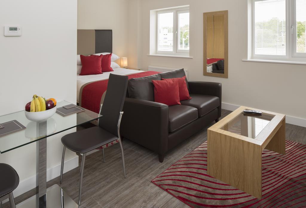 House Of Fisher - Beneficial House Bracknell Phòng bức ảnh