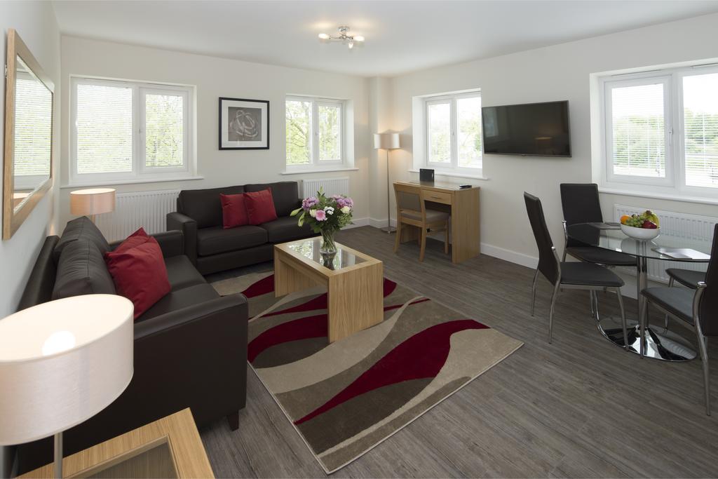House Of Fisher - Beneficial House Bracknell Phòng bức ảnh