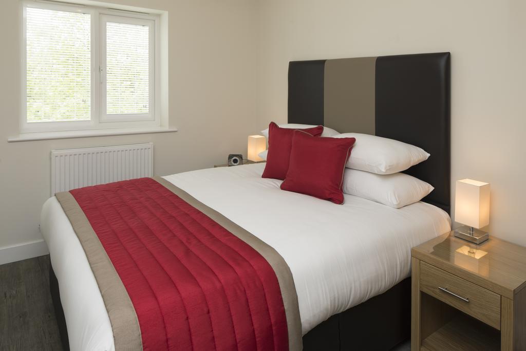 House Of Fisher - Beneficial House Bracknell Phòng bức ảnh