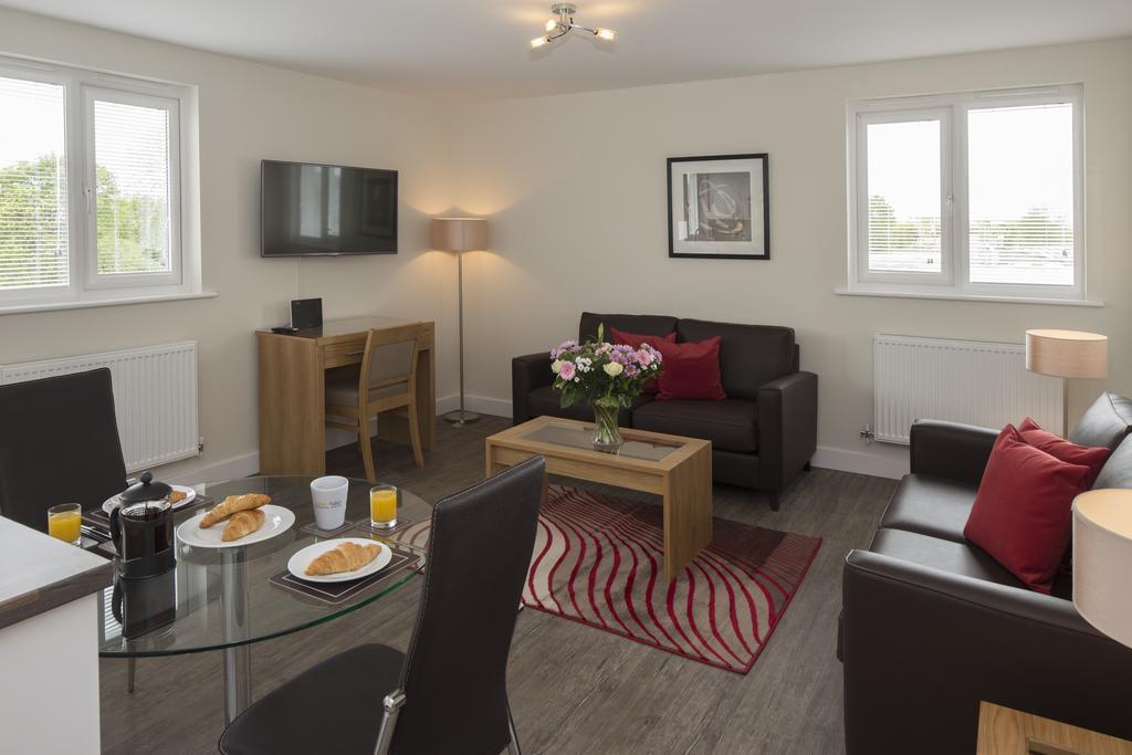 House Of Fisher - Beneficial House Bracknell Phòng bức ảnh
