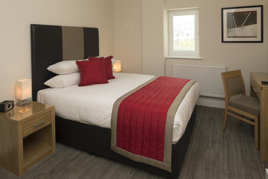House Of Fisher - Beneficial House Bracknell Phòng bức ảnh
